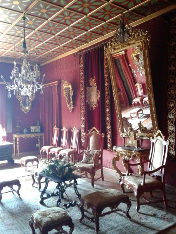 palace red room