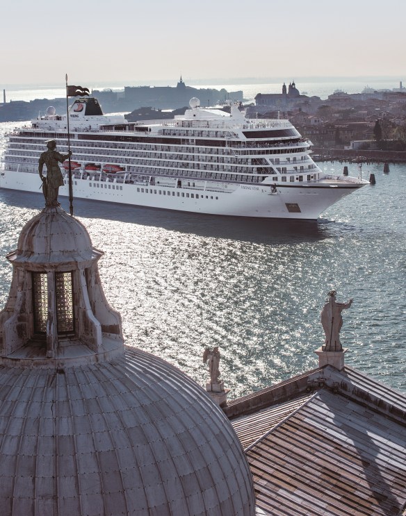 CC_STAR_Venice_Port_CloseUp_Vertical_SKY